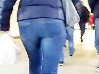 Rapid Moving Cougar's Bootie In Cock-squeezing Jeans